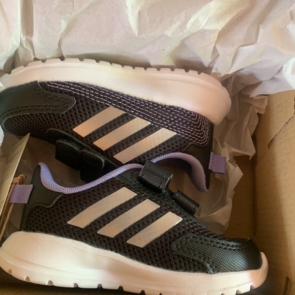 New adidas Tensaur Run
Toddler Sneakers size 5 - Picture 8 of 10
